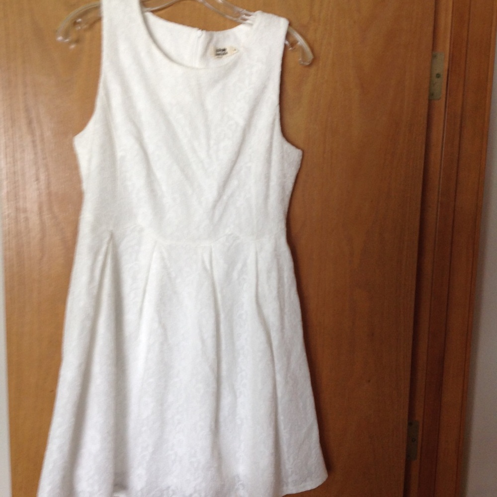 White lace cocktail dress